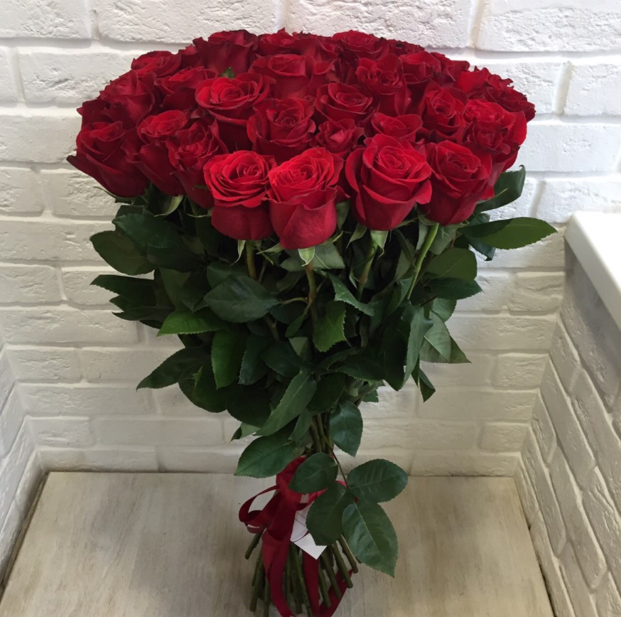 Букет Красные розы Гран При в Строителе Белгородской области