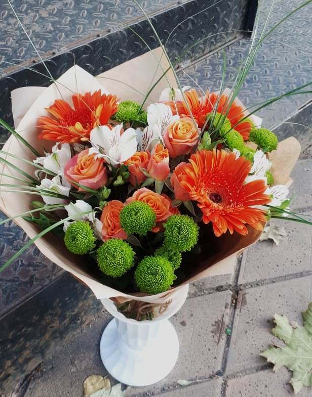 Букет цветов из: Герберы, Хризантемы, Альстромерии и Розы в Строителе Белгородской области