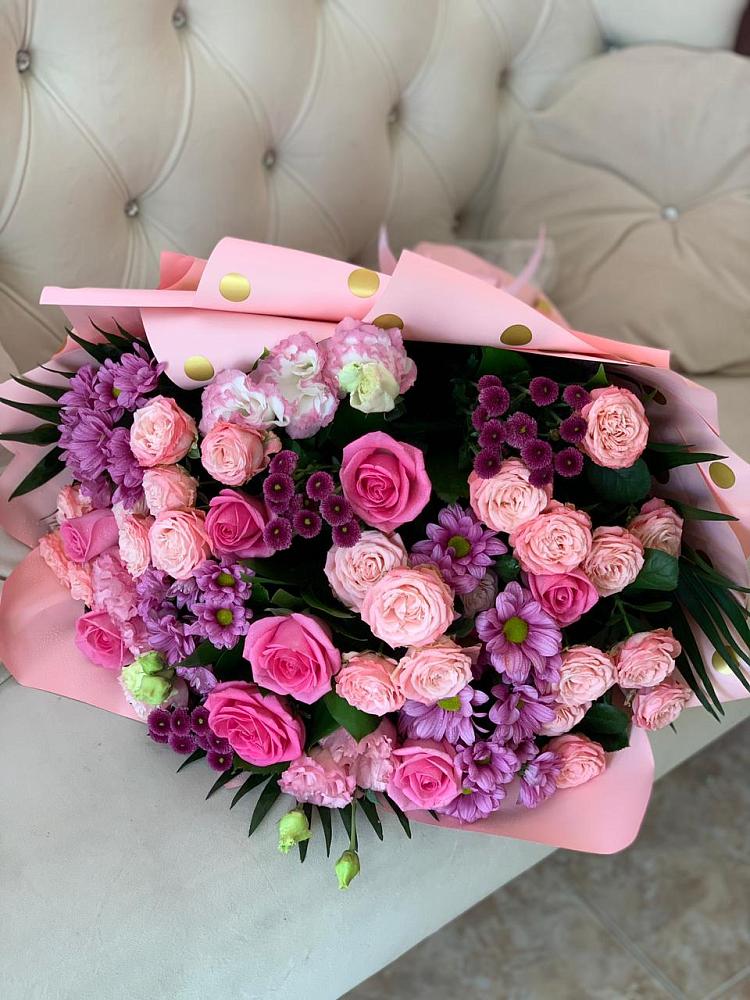 Букет цветов из: Хризантемы, Розы и Лизиантусы в Строителе Белгородской области