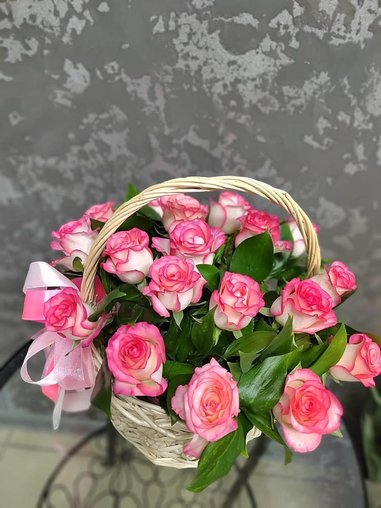 Цветочная композиция из Розы в корзине в Строителе Белгородской области