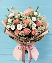 Букет цветов из:  Розы, Альстромерии и Лизиантусы в Строителе Белгородской области