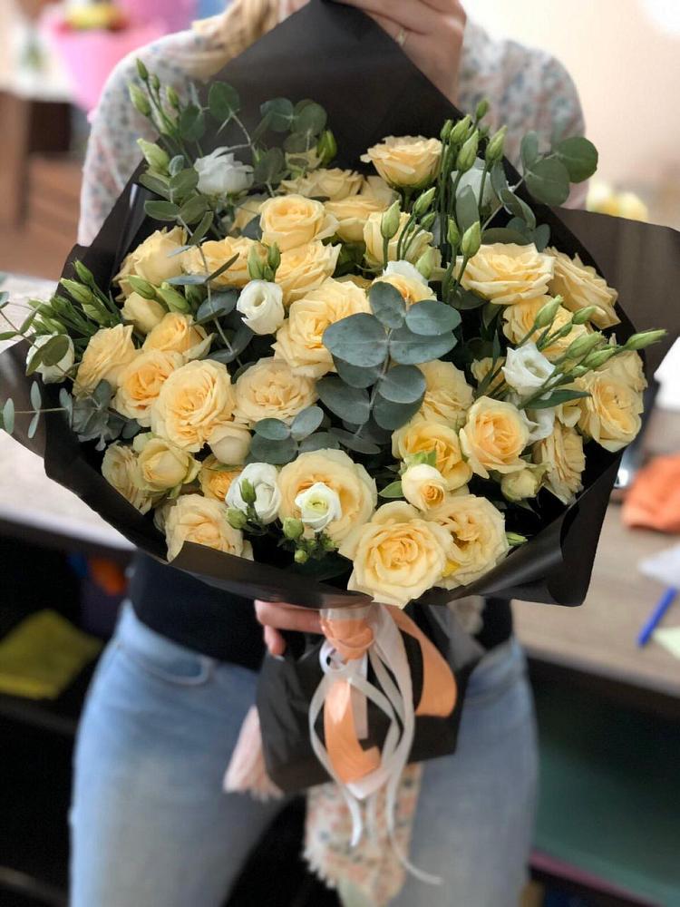 Букет цветов из: Розы и Лизиантусы в Строителе Белгородской области