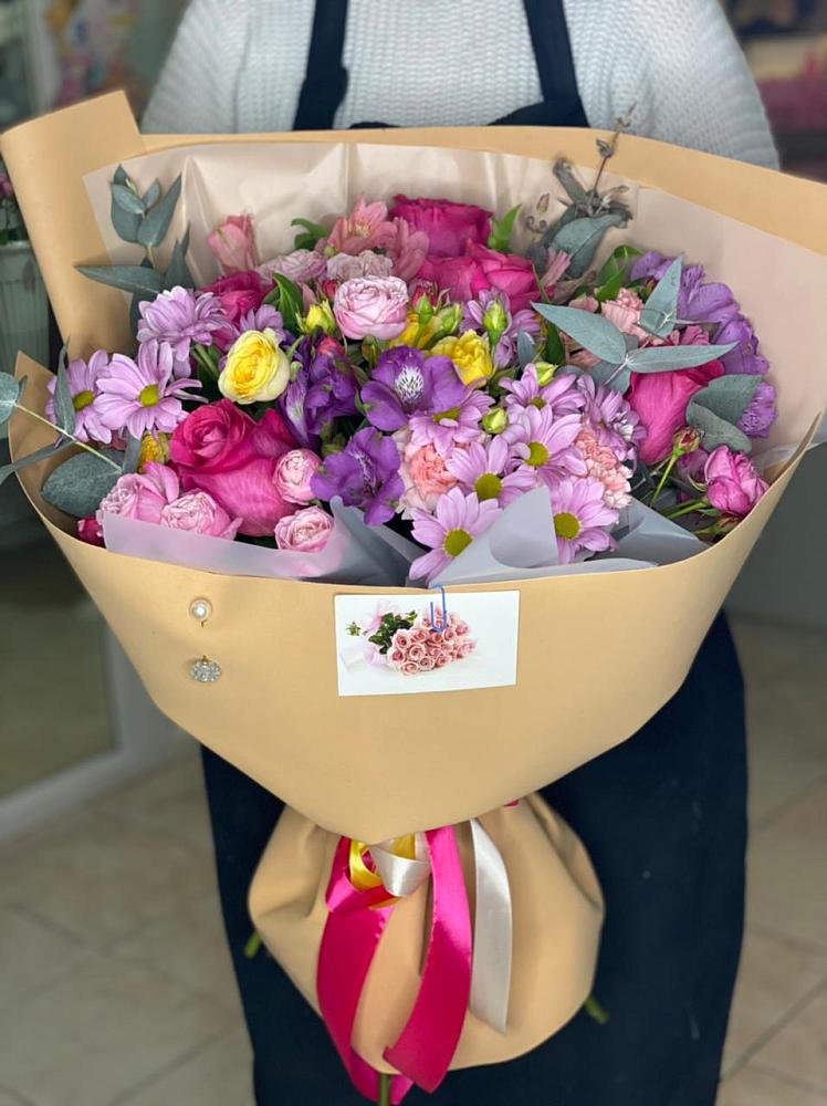 Букет цветов из: Хризантемы, Гвоздики и Альстромерии в Строителе Белгородской области