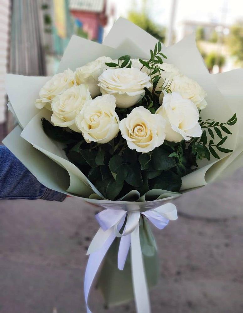 Букет Белые розы Проуд в Строителе Белгородской области