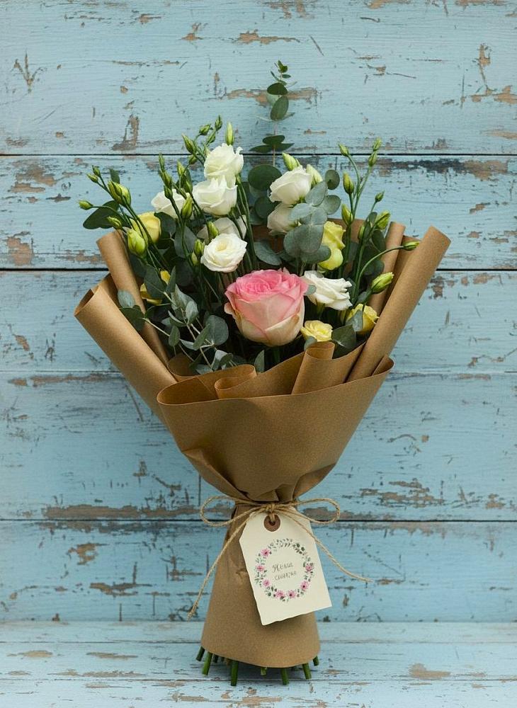 Букет цветов из: Розы и Лизиантусы в Строителе Белгородской области