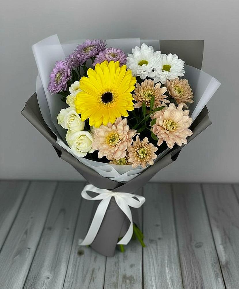 Букет цветов из: Розы, Герберы и Хризантемы в Строителе Белгородской области