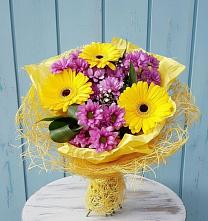 Букет цветов из:  Хризантемы и Герберы в Строителе Белгородской области