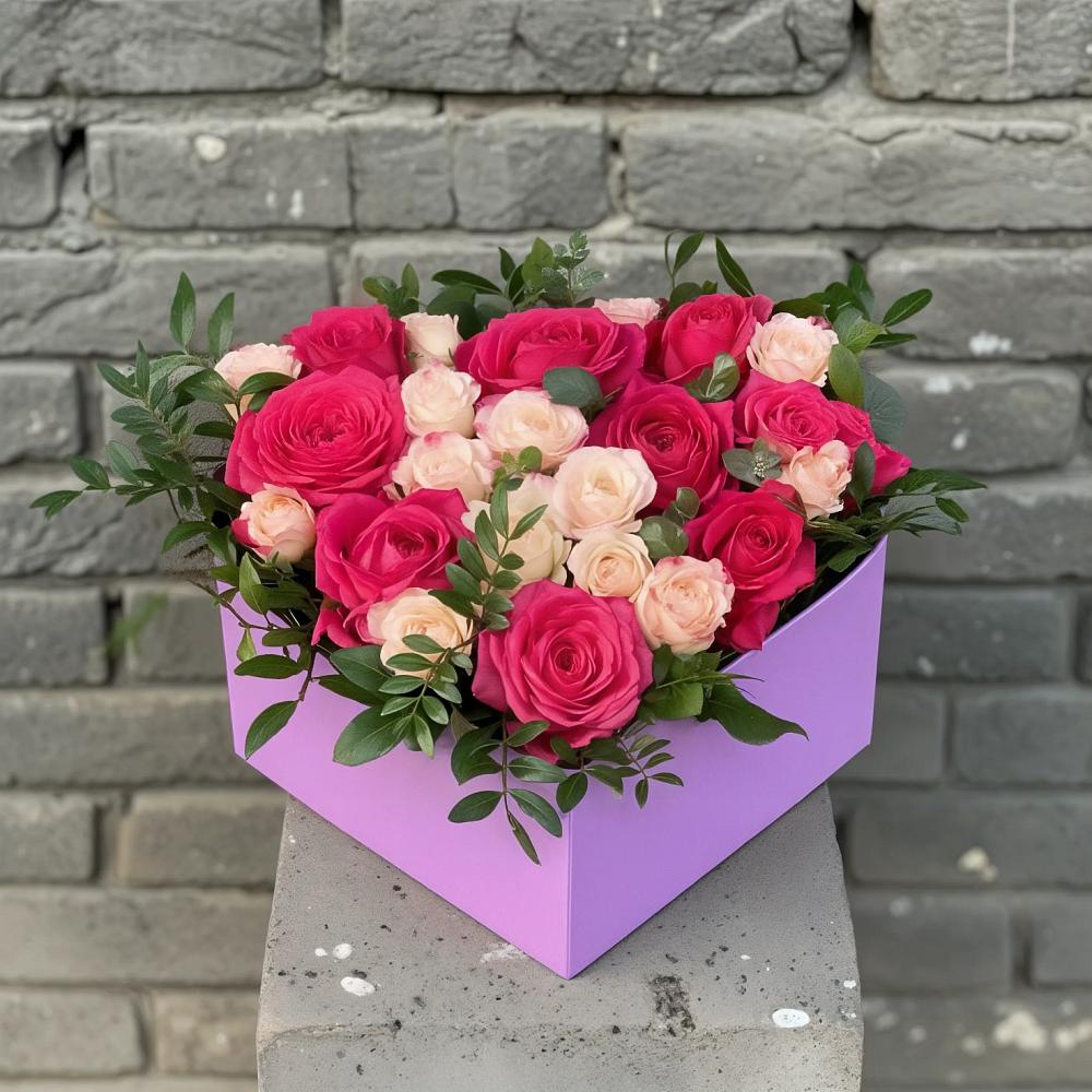 Цветочная композиция из Розы в коробке в Строителе Белгородской области