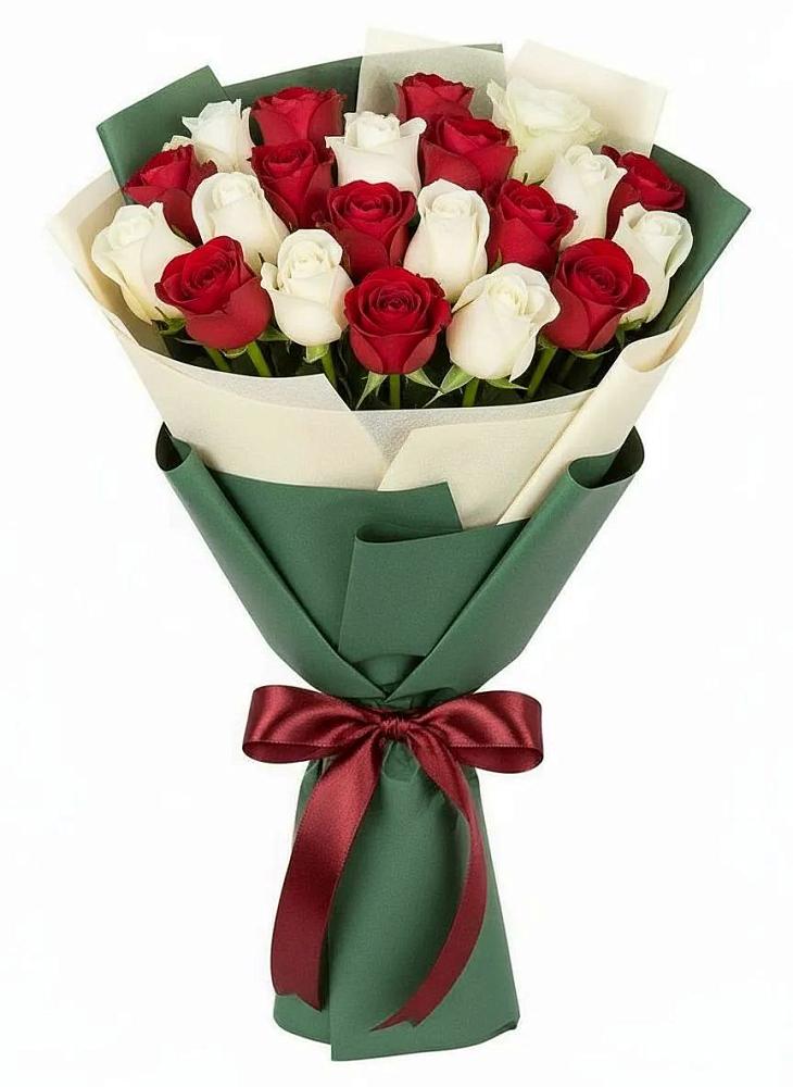 Букет Микс из красных и белых роз в Строителе Белгородской области
