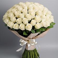 Букет 101 беля роза Белоснежка в Строителе Белгородской области