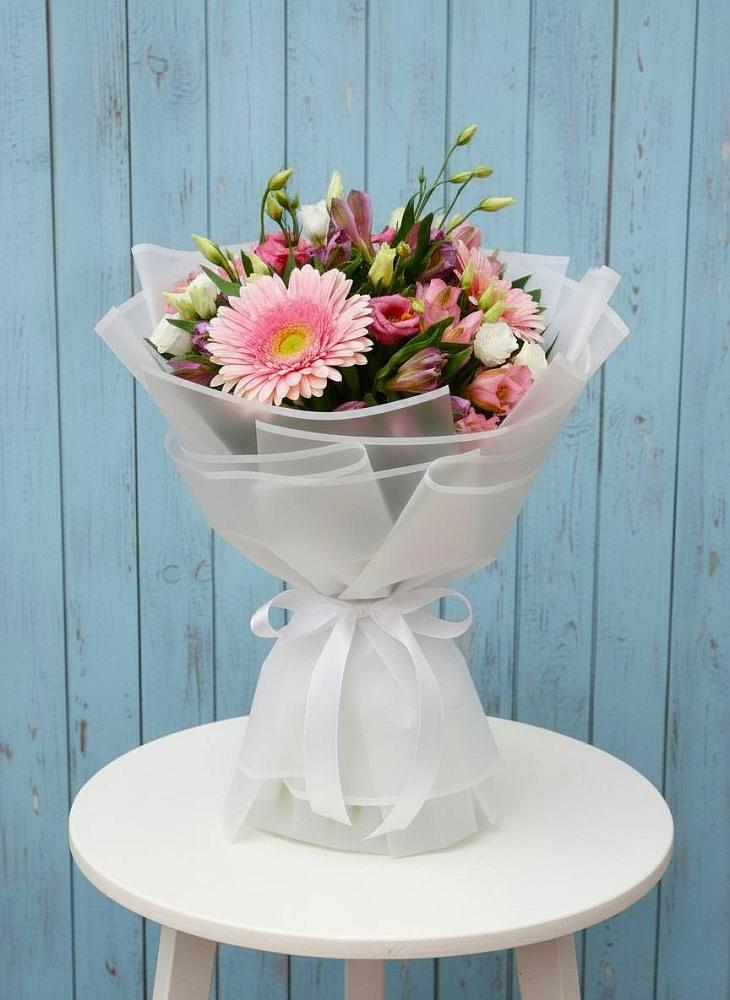 Букет цветов из: Герберы, Альстромерии и Лизиантусы в Строителе Белгородской области