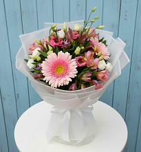 Букет цветов из:  Герберы, Альстромерии и Лизиантусы в Строителе Белгородской области