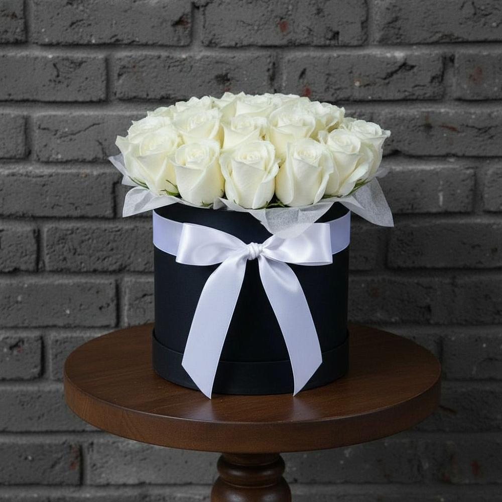 Цветочная композиция из Розы в шляпной коробке в Строителе Белгородской области