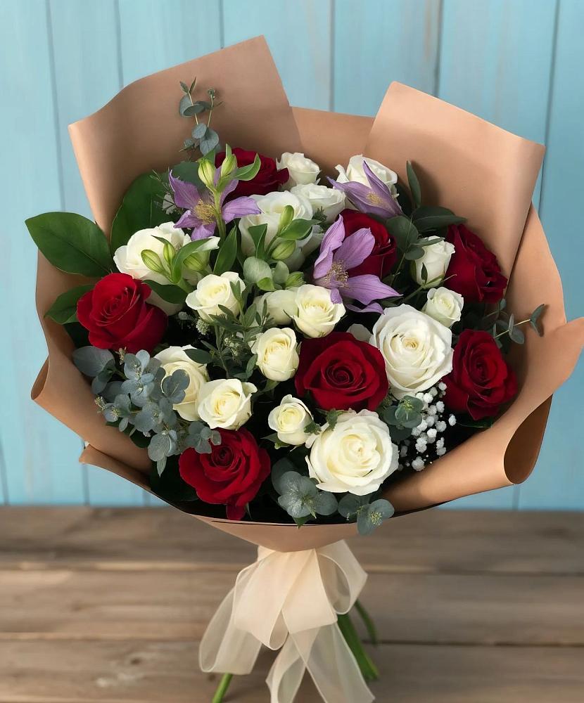 Букет цветов из: Розы и Альстромерии в Строителе Белгородской области
