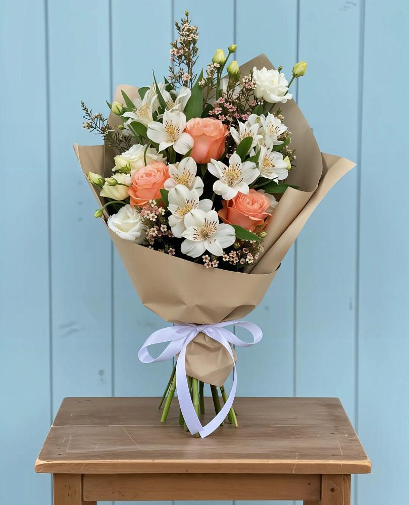 Букет цветов из: Альстромерии, Лизиантусы, Розы и Хризантемы в Строителе Белгородской области