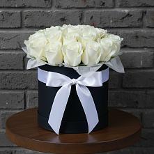 Цветочная композиция из Розы в шляпной коробке в Строителе Белгородской области