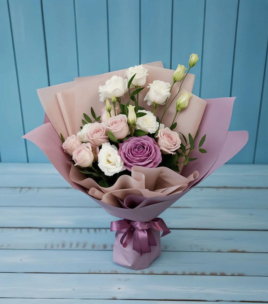 Букет цветов из: Розы и Лизиантусы в Строителе Белгородской области